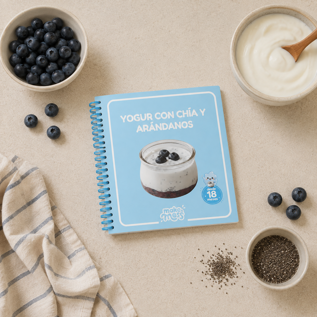 Recetario Yogur con chía y arándanos de make & mess sobre encimera con arándanos y chía